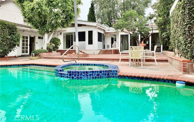 5510 E La Pasada E Street, Long Beach CA: https://media.crmls.org/medias/fde0e77c-1e57-4139-b08e-65194927af39.jpg