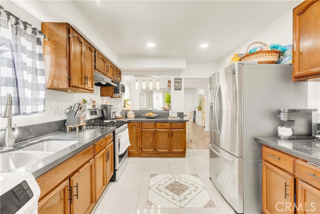 764 W 107th Street, Los Angeles CA: https://media.crmls.org/medias/fde165ed-4a7f-4367-a89a-c40932ce933c.jpg