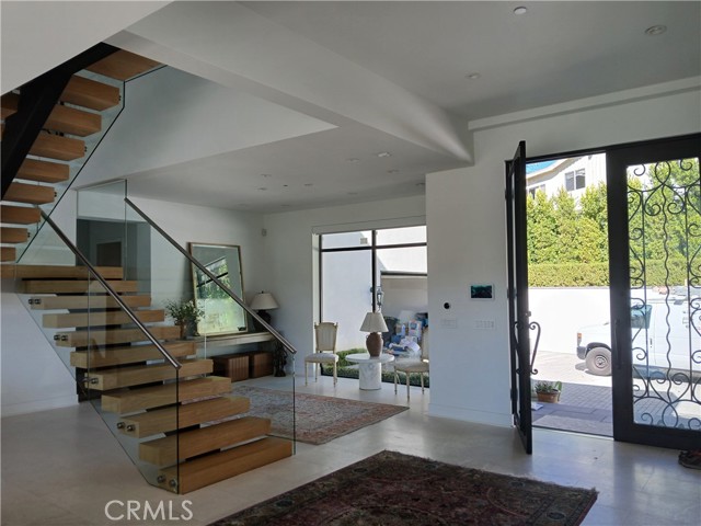 Detail Gallery Image 9 of 14 For 15819 High Knoll Rd, Encino,  CA 91436 - 6 Beds | 6/2 Baths