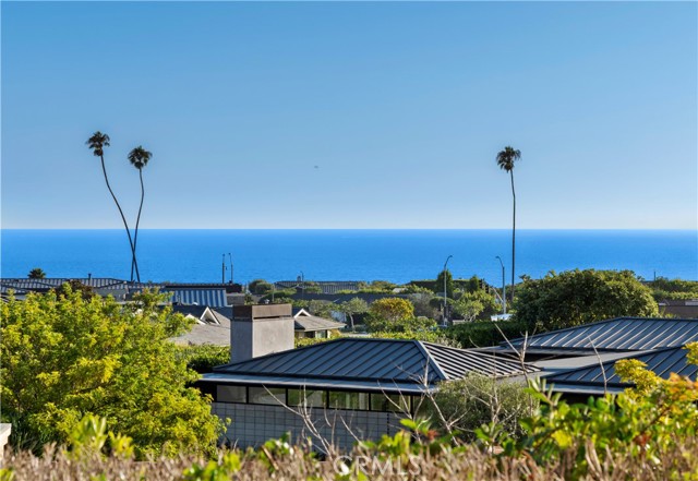 Detail Gallery Image 2 of 22 For 4627 Surrey Dr, Corona Del Mar,  CA 92625 - 4 Beds | 4/1 Baths