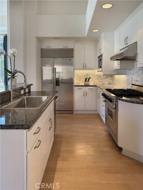 Detail Gallery Image 4 of 29 For 2741 Bungalow Pl, Corona Del Mar,  CA 92625 - 2 Beds | 2 Baths