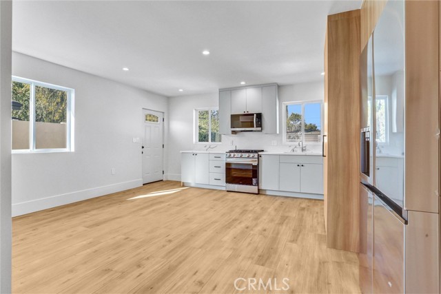 Detail Gallery Image 5 of 12 For 8624 Lubao Ave, Winnetka,  CA 91306 - 1 Beds | 1 Baths