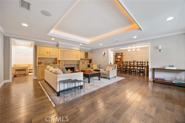 Detail Gallery Image 5 of 37 For 12722 Halkirk St, Studio City,  CA 91604 - 5 Beds | 5 Baths