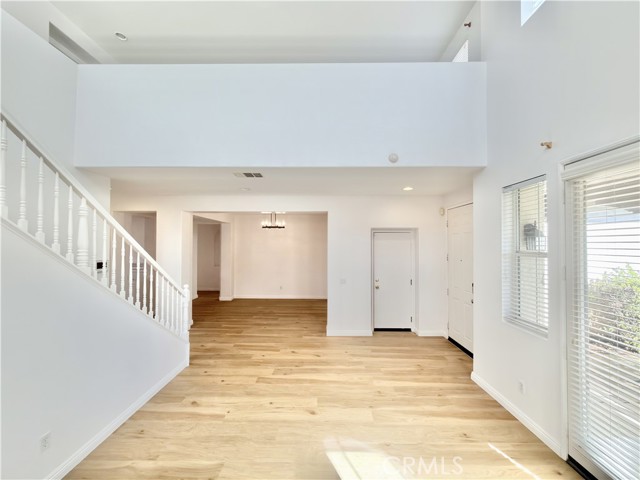 Detail Gallery Image 5 of 27 For 34619 Chinaberry, Winchester,  CA 92596 - 5 Beds | 3 Baths