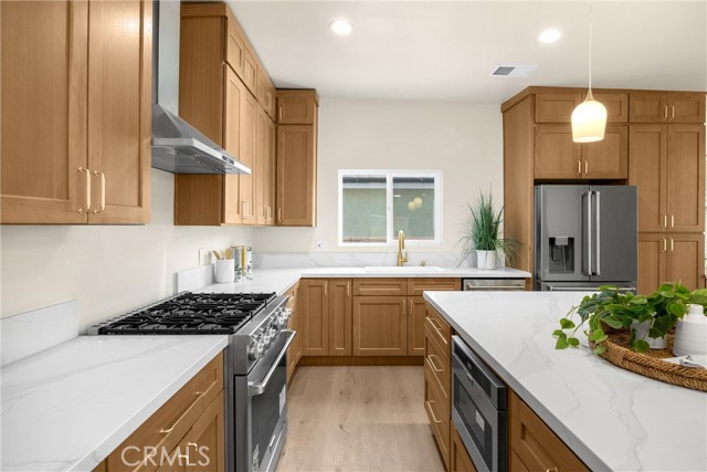 Detail Gallery Image 7 of 65 For 631 N Kenwood St, Burbank,  CA 91505 - 5 Beds | 3 Baths