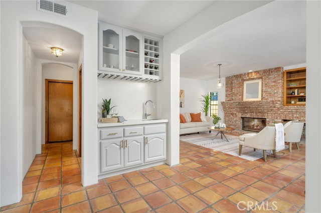 3229 Raintree Avenue, Torrance CA: https://media.crmls.org/medias/fde71347-435b-4ffe-ad7c-4527e6092d11.jpg