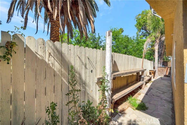 6929 1/2 Amigo Avenue, Reseda CA: https://media.crmls.org/medias/fde77bec-e13d-4ba7-adcd-b79b62079457.jpg