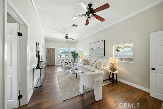 4116 E 14th Street, Long Beach CA: https://media.crmls.org/medias/fde786f7-6152-4084-b651-c546c0740298.jpg
