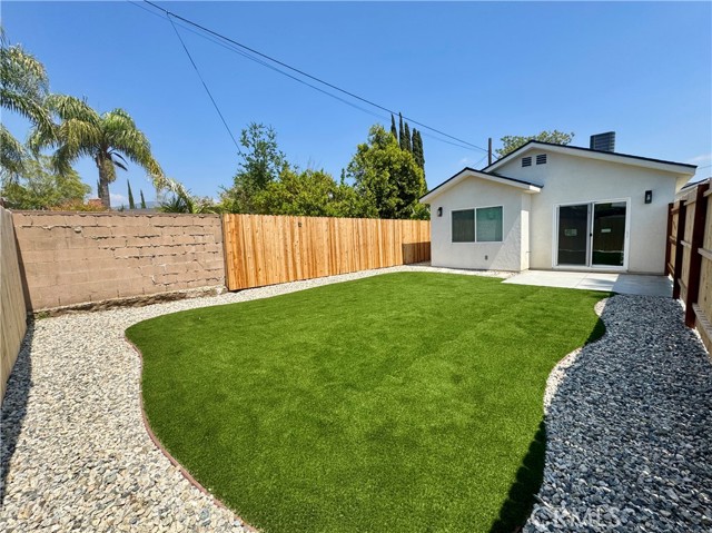 13929 Aztec Street, Sylmar CA: https://media.crmls.org/medias/fde7d644-5eb1-4572-8207-5116d6c7faeb.jpg
