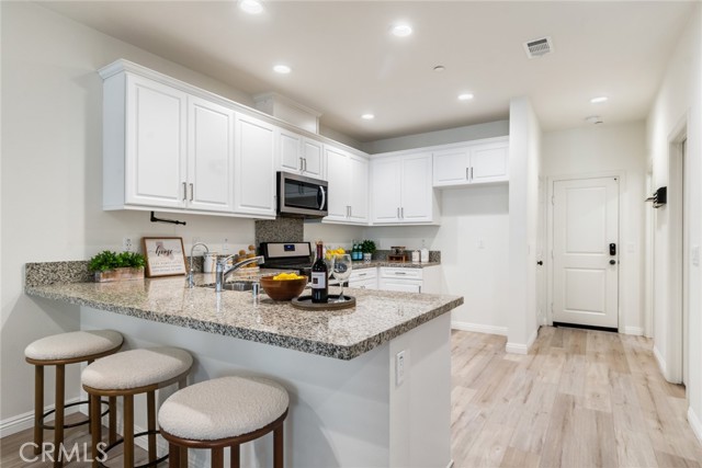 2888 E Berry Loop Privado, Ontario CA: https://media.crmls.org/medias/fde8026a-3042-4914-a651-34f5f2779c6e.jpg