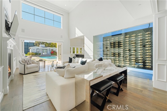 17528 Jayden Lane, Encino CA: https://media.crmls.org/medias/fde81db2-cf7a-4fca-a02c-4090316eff17.jpg