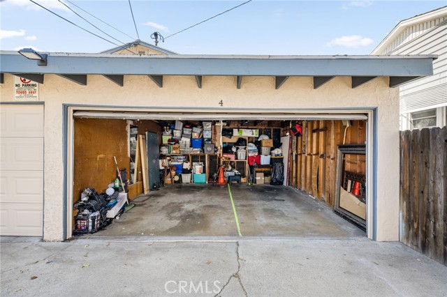 1070 Freeman Avenue, Long Beach CA: https://media.crmls.org/medias/fde93e2d-618f-4199-8f2c-5920df8fc3fc.jpg