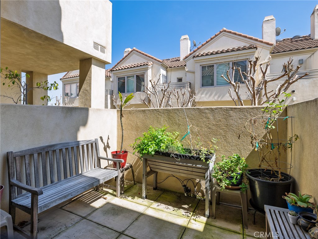 https://media.crmls.org/medias/fdea1827-e668-41bf-81d0-a50069064440.jpg?preset=X-Large