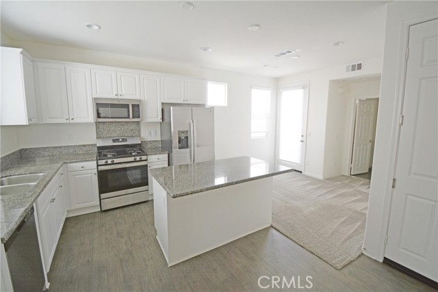 Detail Gallery Image 7 of 32 For 16171 Paddock Ave, Chino,  CA 91708 - 3 Beds | 2/1 Baths
