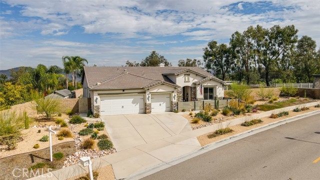 4225 W Riviera, Corona CA: https://media.crmls.org/medias/fdeda13a-d894-4ebb-9370-5571e96dabf4.jpg