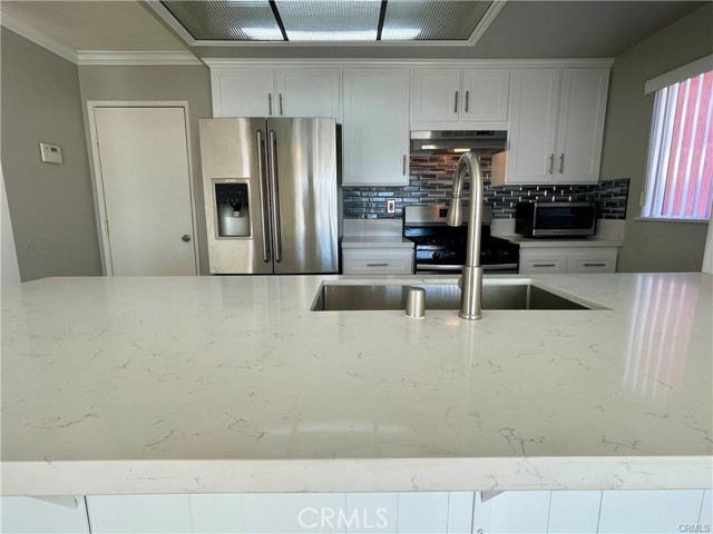 16135 Reed Court, Fontana CA: https://media.crmls.org/medias/fdee79c2-bbba-4c9d-862e-65e407271fd8.jpg