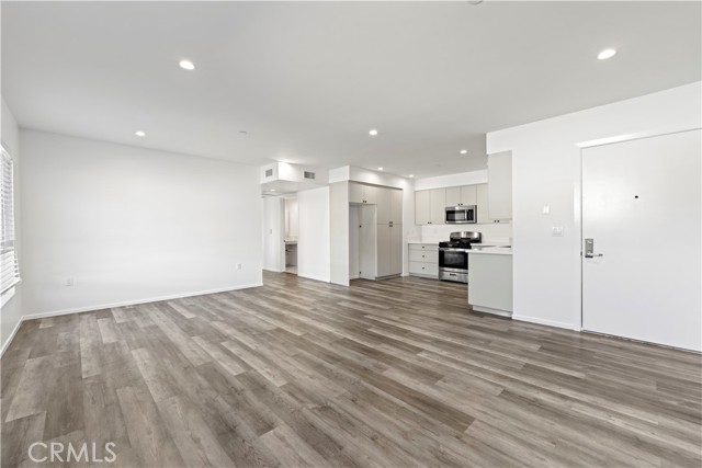 7064 Greeley St, Tujunga CA: https://media.crmls.org/medias/fdef2444-392a-4475-af72-cb0169b67100.jpg