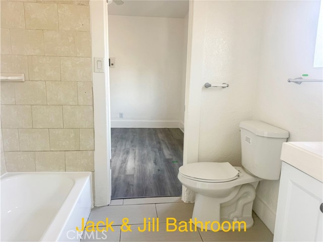 Detail Gallery Image 8 of 12 For 206 W 52nd Pl, Los Angeles,  CA 90037 - 4 Beds | 1/1 Baths