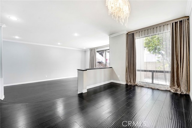 Detail Gallery Image 4 of 24 For 5243 Yarmouth #31,  Encino,  CA 91316 - 3 Beds | 2/1 Baths