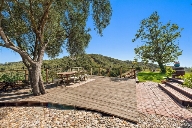 19041 Live Oak Canyon Road, Trabuco Canyon CA: https://media.crmls.org/medias/fdf07144-16fd-4692-864e-c678d65fa191.jpg