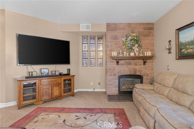12776 Berrydale Street, Victorville CA: https://media.crmls.org/medias/fdf0d493-2203-4e60-838d-a32240a7a212.jpg