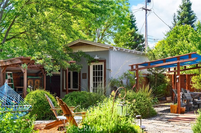466 E 2nd Avenue, Chico CA: https://media.crmls.org/medias/fdf0ebd0-20e4-41d3-95ca-a23d339325ea.jpg