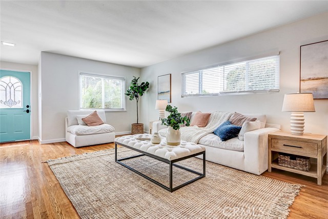 426 S Broadway, Redondo Beach CA: https://media.crmls.org/medias/fdf1a7f7-e9e5-4718-b892-c8642b729c38.jpg