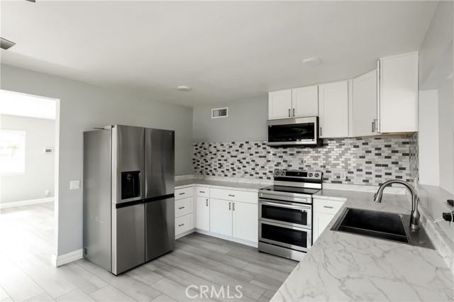 54055 Avenida Velasco, La Quinta CA: https://media.crmls.org/medias/fdf269e1-51fd-4f87-86e7-991af4798fd1.jpg