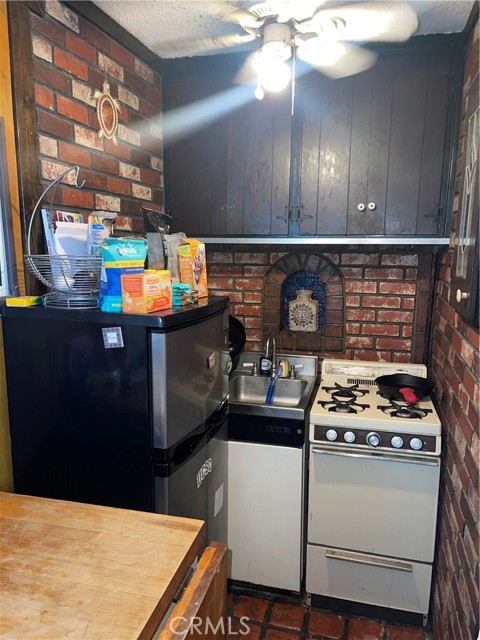 227 44th Street, Manhattan Beach, California 90266, 6 Bedrooms Bedrooms, ,3 BathroomsBathrooms,Residential,Sold,44th,SB23092091