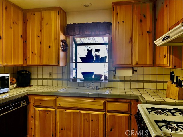 Detail Gallery Image 17 of 39 For 762 Esquimoux Dr, Green Valley Lake,  CA 92341 - 3 Beds | 2/1 Baths