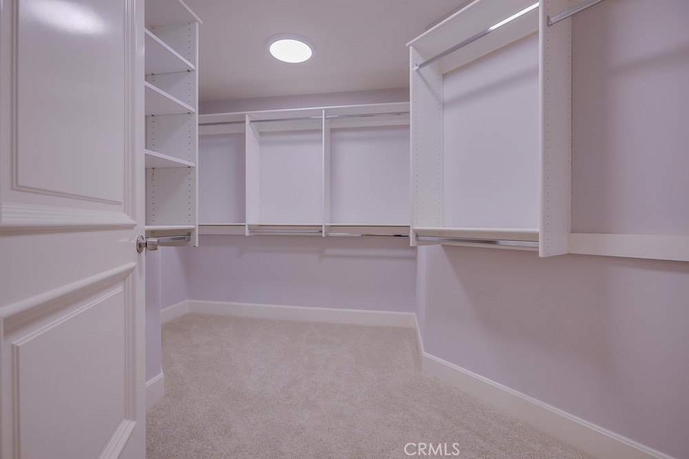 https://media.crmls.org/medias/fdf4436b-b202-4c2b-8da5-ba3a784c142a.jpg?preset=X-Large