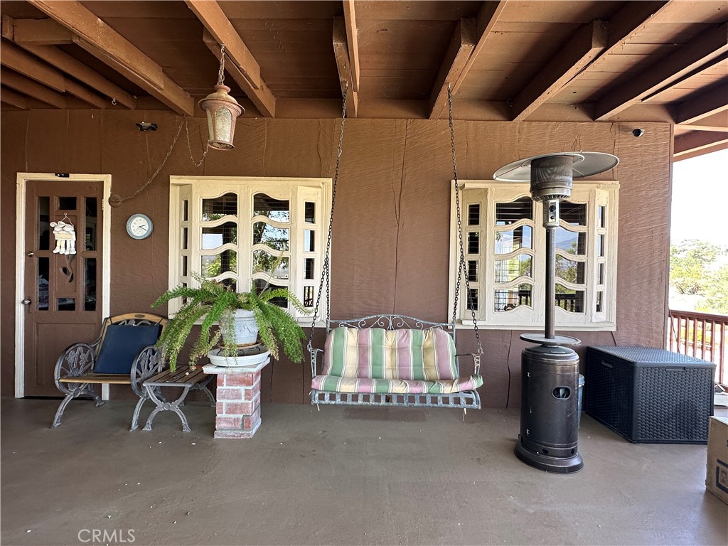 https://media.crmls.org/medias/fdf44b63-47e1-4d05-aad2-bb66ac6835e0.jpg?preset=X-Large
