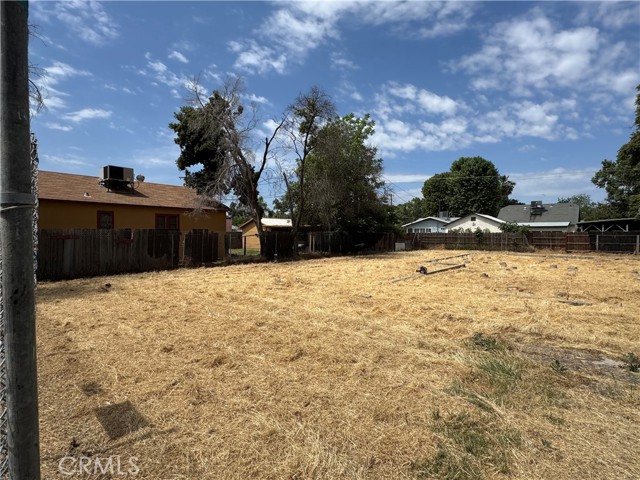 807 S Court Street, Visalia CA: https://media.crmls.org/medias/fdf46f39-db56-42b6-bcfd-ded597943a83.jpg