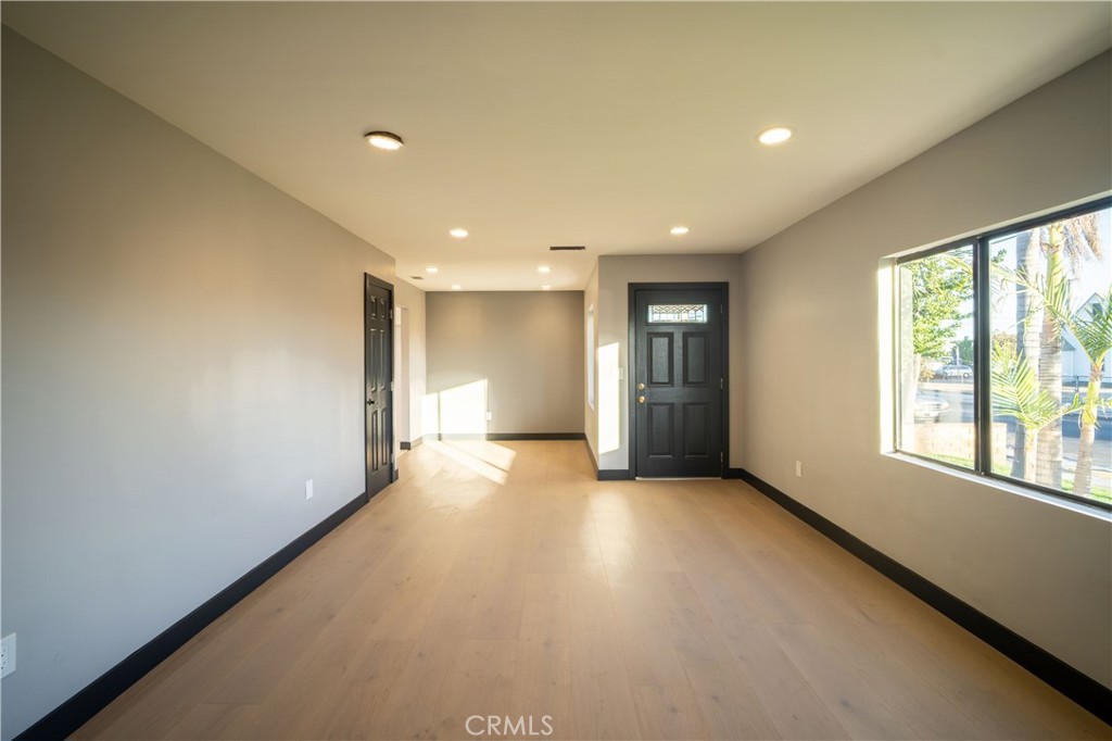 https://media.crmls.org/medias/fdf498ab-3a24-4fff-9c19-b44cdf6eca4f.jpg?preset=X-Large