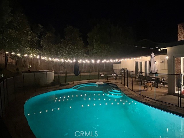 https://media.crmls.org/medias/fdf5e5bd-38ac-44d1-96d3-db83c4e9303c.jpg?preset=X-Large