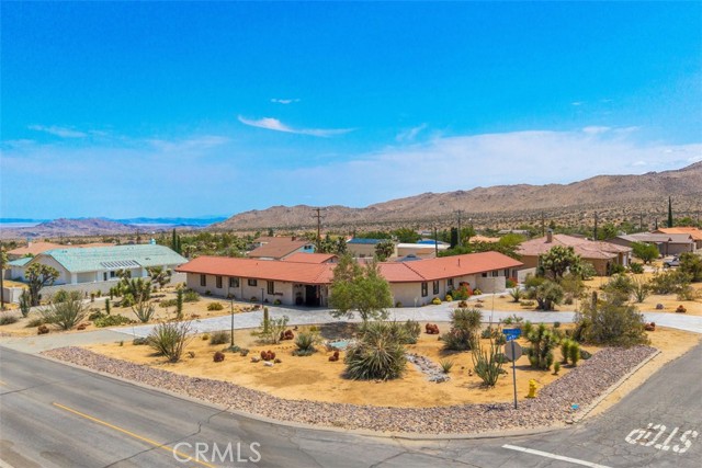 58573 Santa Maria Drive, Yucca Valley CA: https://media.crmls.org/medias/fdf5ed30-fb66-478a-a131-48c1bd64d98a.jpg