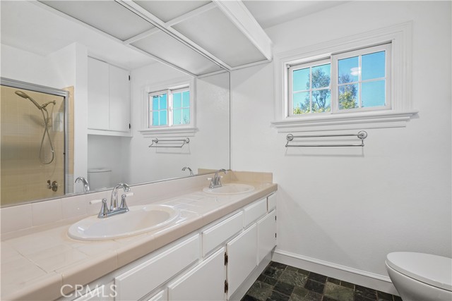 Detail Gallery Image 34 of 52 For 5194 Legacy Ct, Woodland Hills,  CA 91364 - 3 Beds | 2/1 Baths