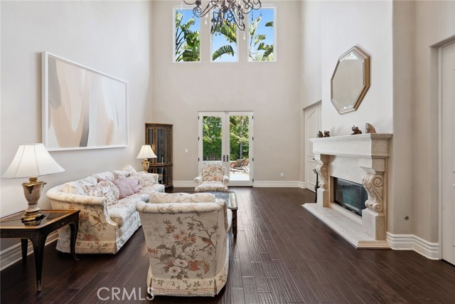 23115 Erwin Street, Woodland Hills CA: https://media.crmls.org/medias/fdf6fbfb-c02d-4a91-9997-6a2fb92ab93a.jpg