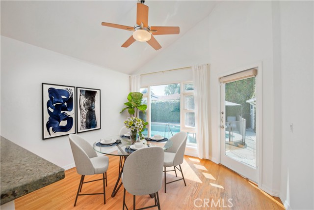 Detail Gallery Image 10 of 44 For 13964 Peach Grove St, Sherman Oaks,  CA 91423 - 3 Beds | 3 Baths