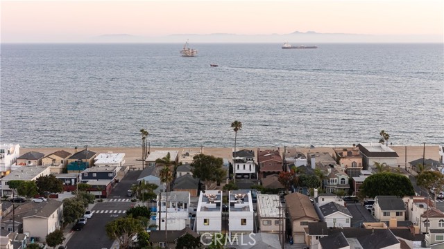 1315 Ocean Avenue, Seal Beach CA: https://media.crmls.org/medias/fdf80bbb-b5dc-4630-936e-47e299c54fb5.jpg
