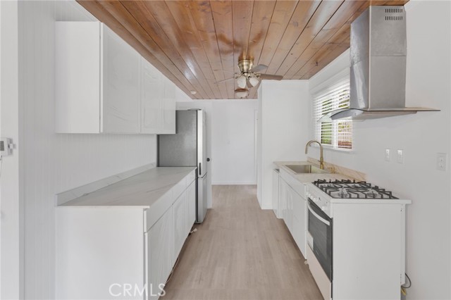 412 San Bernardino Avenue, Sugarloaf CA: https://media.crmls.org/medias/fdf86aa4-29cd-4bc6-a815-381c45fc90e8.jpg