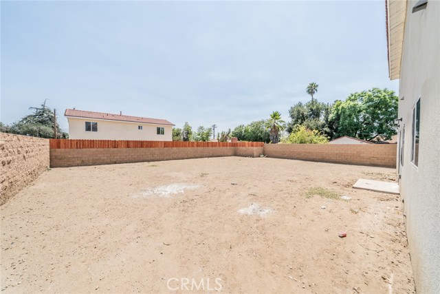 555 N Meridian Avenue, San Bernardino CA: https://media.crmls.org/medias/fdf8d98c-ae25-4254-8cd0-60a3e4b41e21.jpg