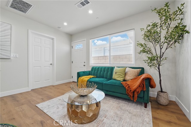 8142 Vantage Avenue, North Hollywood CA: https://media.crmls.org/medias/fdf903bb-7e6d-44ea-b8cd-09bcb30a40ee.jpg