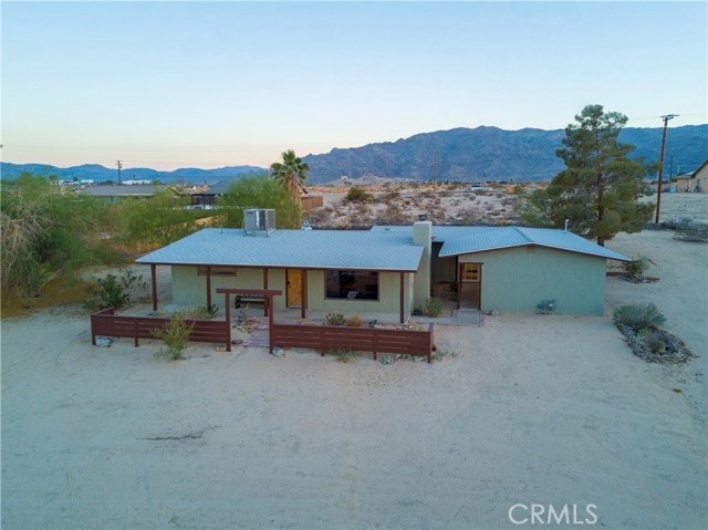 72939 Homestead Drive, 29 Palms CA: https://media.crmls.org/medias/fdf906e6-e217-4f83-93d9-52c3eab7e207.jpg