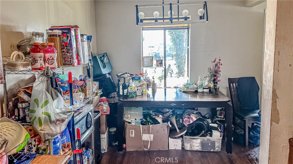 https://media.crmls.org/medias/fdf9d220-cebe-4a3c-adab-e469ef0b11a1.jpg?preset=X-Large