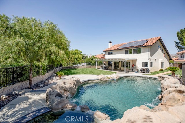 20128 Cavern Court, Saugus CA: https://media.crmls.org/medias/fdf9d445-b19e-40aa-b58b-766e44d4d54a.jpg
