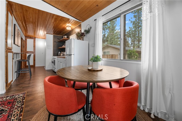 Detail Gallery Image 10 of 22 For 221 Angeles Bld, Big Bear City,  CA 92314 - 2 Beds | 1 Baths