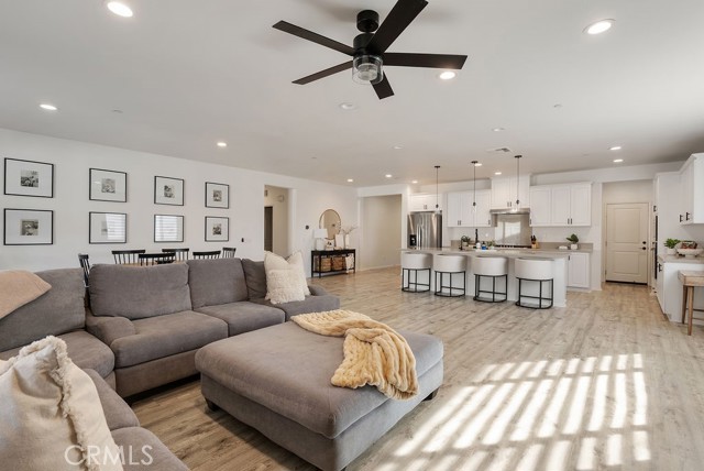 Detail Gallery Image 10 of 28 For 11661 Forsythia, Jurupa Valley,  CA 91752 - 4 Beds | 2/1 Baths