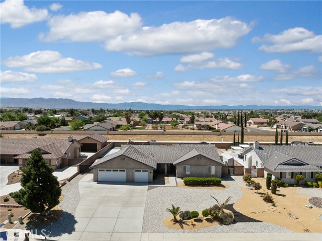 Detail Gallery Image 2 of 53 For 19027 Sahale Ln, Apple Valley,  CA 92307 - 3 Beds | 2 Baths