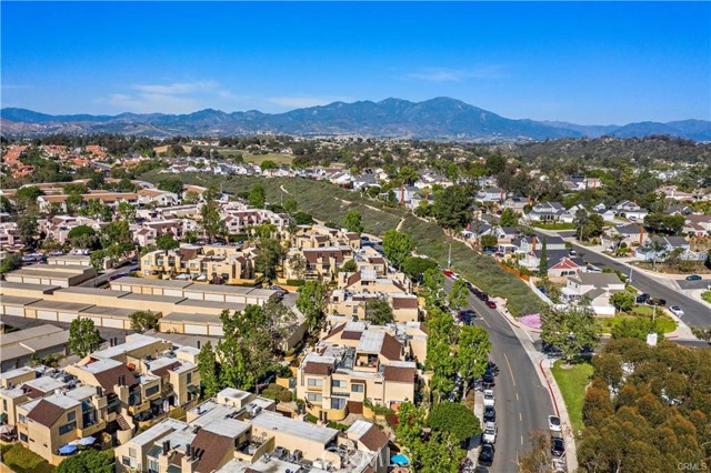 25712 Le Parc, Lake Forest CA: https://media.crmls.org/medias/fdfbf6de-d4ce-4e70-a03f-37294e29eba7.jpg